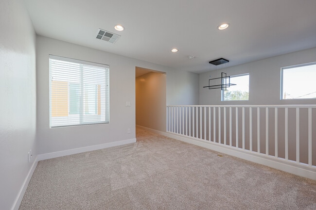 Photo - 1122 E Roosevelt St Townhome