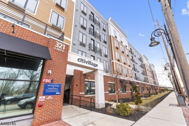 Foto del edificio - 321 E 3rd St