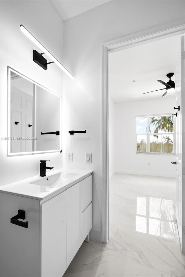 Foto del edificio - 4404 SW 160th Ave