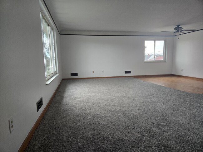 Sala de estar - 8221 Pelham Dr