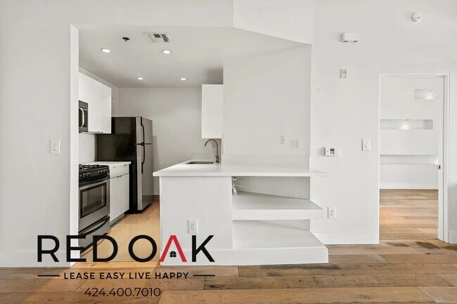 Foto del edificio - ~1 Month FREE~ Gorgeous One Bedroom with C...