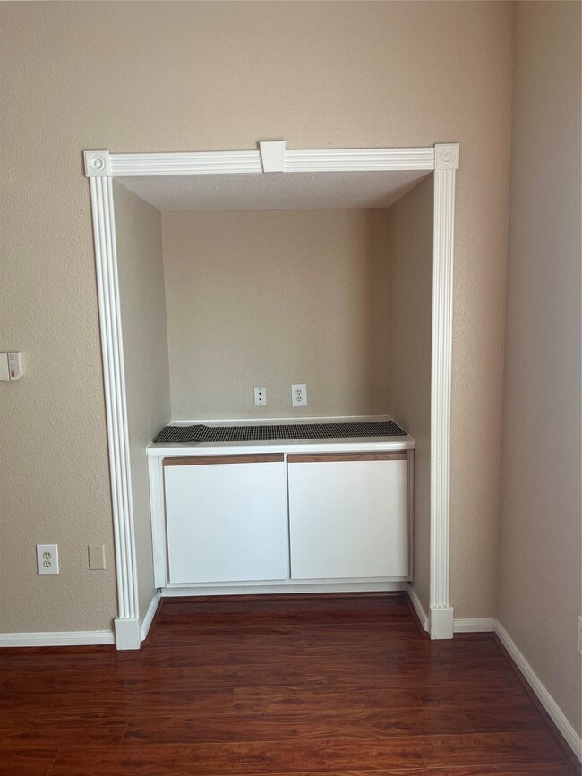 Building Photo - 1330 Old Spanish Trl