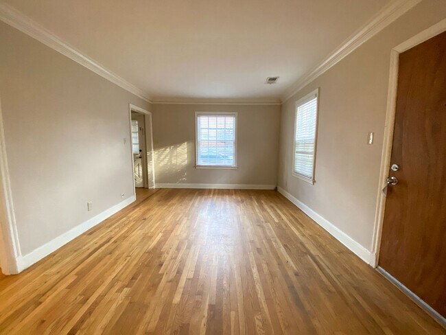 Foto del edificio - 3 bedroom 1 bath near the university of Me...