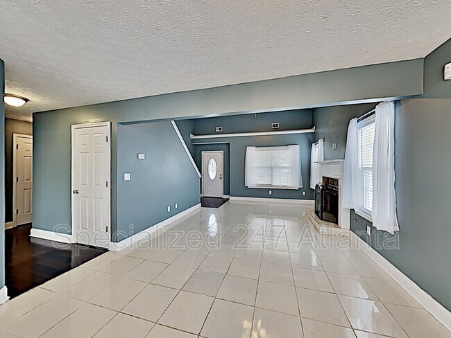 Building Photo - 1705 Queen Victoria Ct