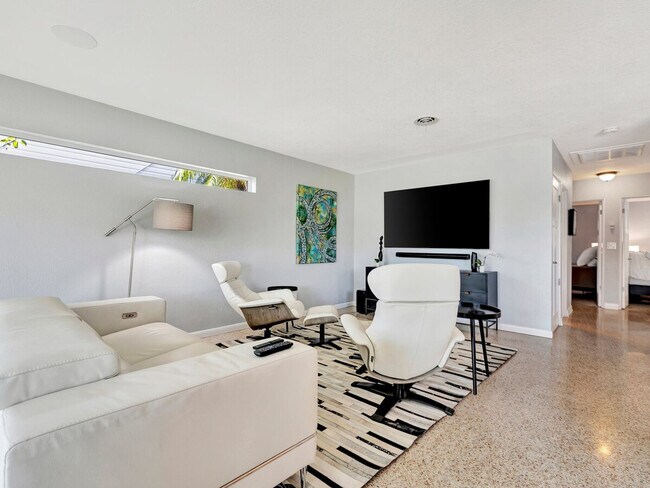 Building Photo - 3204 S Maritana Dr