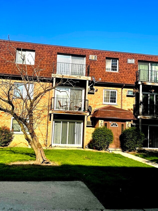 99 E Dundee Rd Unit 2S, Wheeling, IL 60090 Condo for Rent in Wheeling, IL