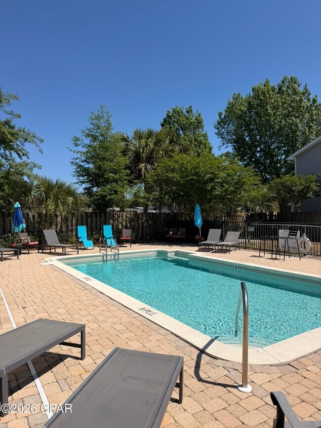 Foto del edificio - 3704 Tiki Dr