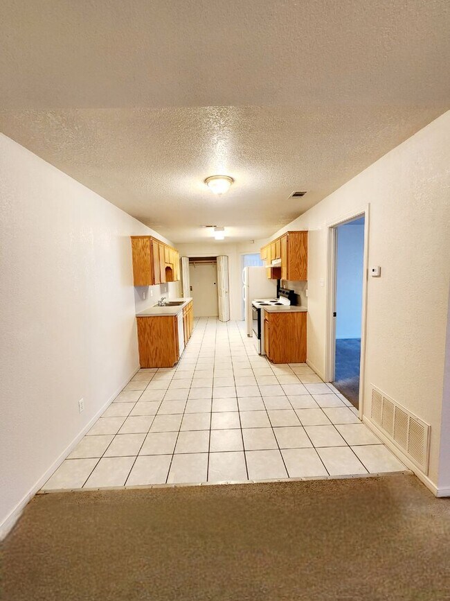 Building Photo - 203 Lydia Dr