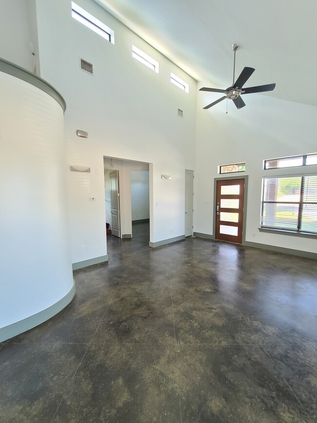 Building Photo - 7406 Geneva Dr