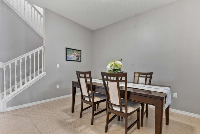 Foto del edificio - Corner Lot- Close to Disney- Four Bedroom Home for Rent