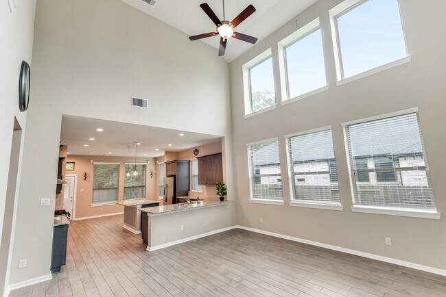 Foto del edificio - 104 Windflower Track Ct