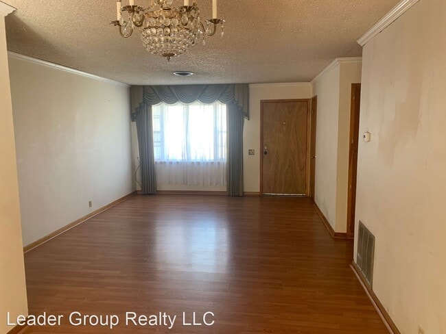 Building Photo - 3 br, 2 bath House - 102 South Dr.