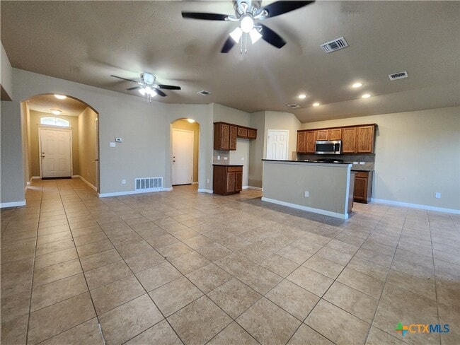 Building Photo - 2599 Diamondback Trail