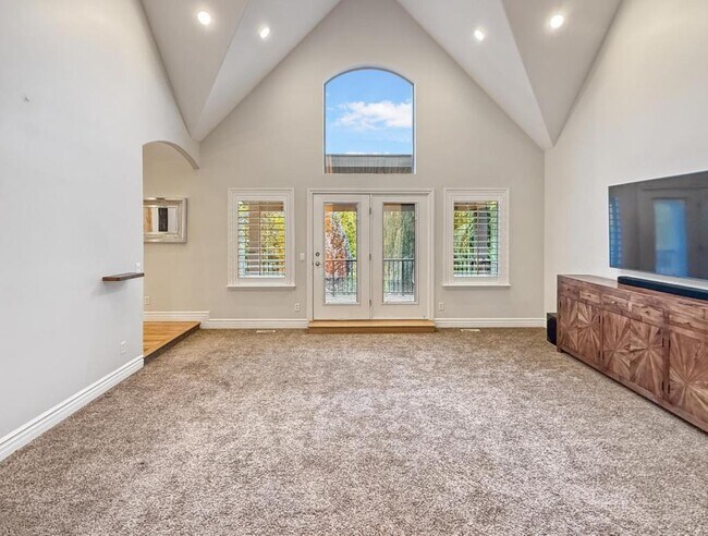 Foto del edificio - 1615 E Lakeview Way