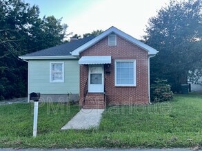 Building Photo - 503 N Pear St