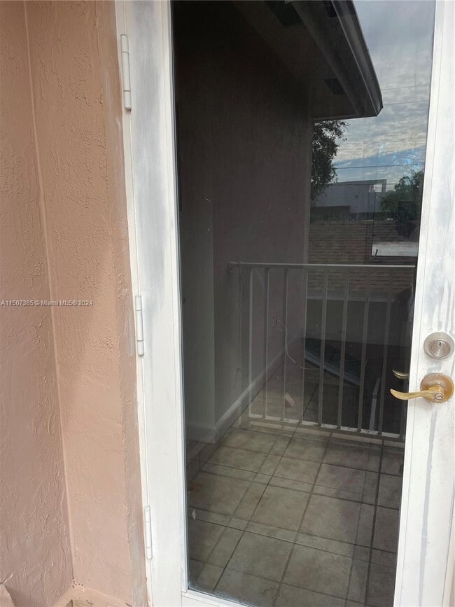 Building Photo - 5504 NE Miami Ct