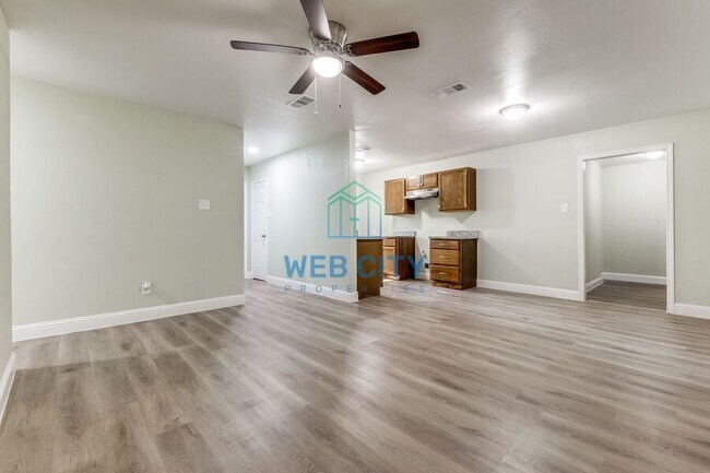 Building Photo - 6330 Cinnamon Oaks Dr