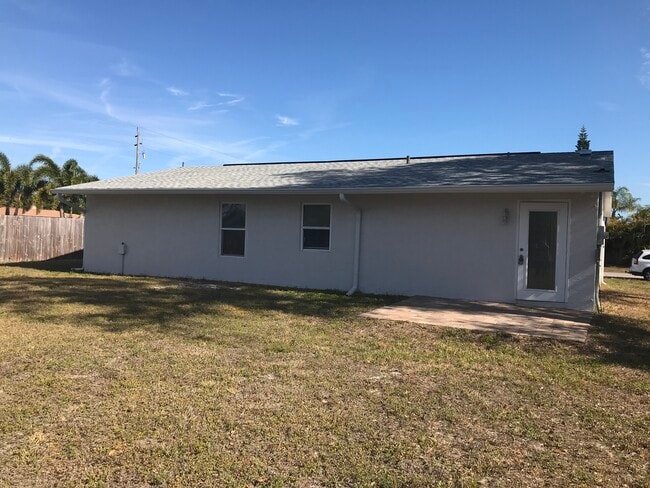 Foto del edificio - 680 Forest Hill Ln NW