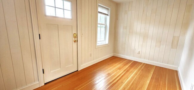 Building Photo - 33 Intervale Ave