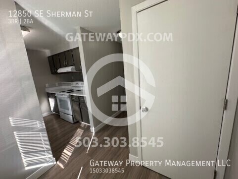 Foto del edificio - 12850 SE Sherman St