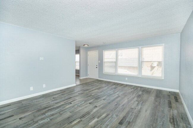 Building Photo - 14010 Chadron Ave