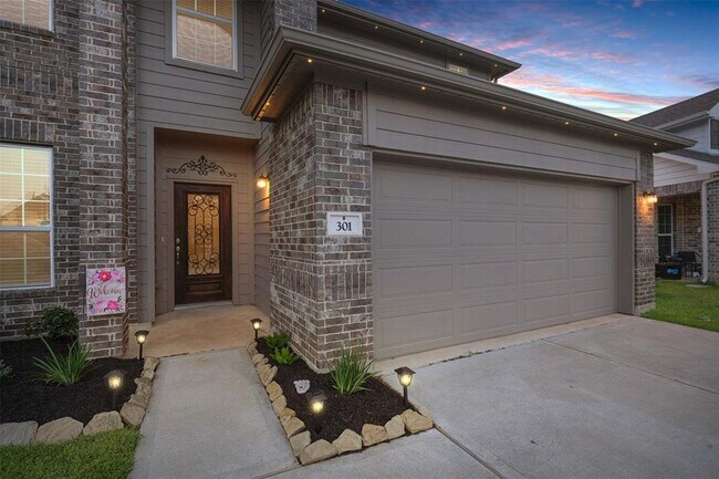 Building Photo - 301 Burgundy Dr