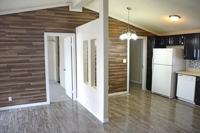 Foto del edificio - 863 Artesia Rd
