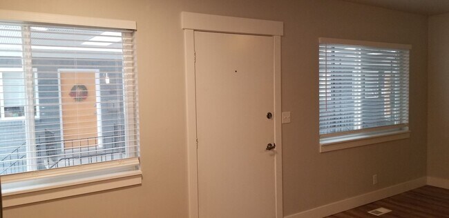 Building Photo - 1 Bedroom Salt Lake Condo  Available