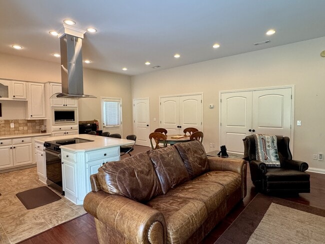 Foto del edificio - 1220 Davis Ferry Rd