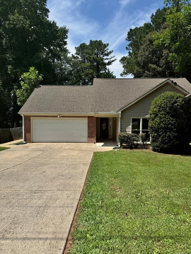 Building Photo - 4262 Apache Dr SE