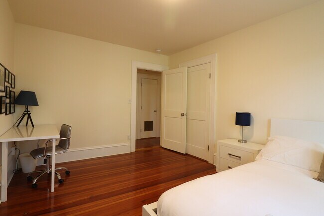 Foto del edificio - 1463 Beacon St