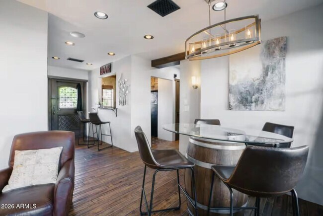 Foto del edificio - 6961 E 1st St