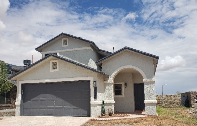 Building Photo - 14169 Tierra Delfin Dr