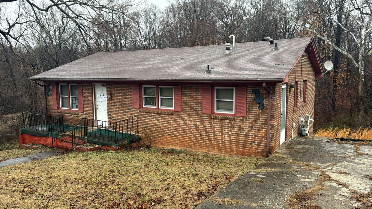 Primary Photo - 305 N Franklin St