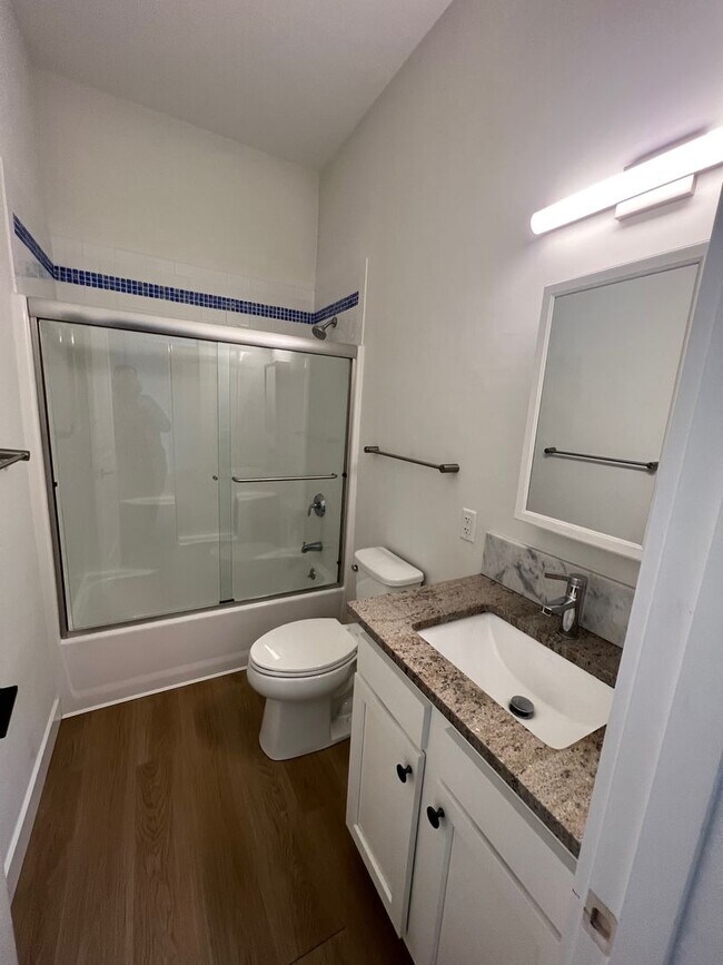 Foto del edificio - Beautiful 2 bedroom/2 bathroom Apartment Unit