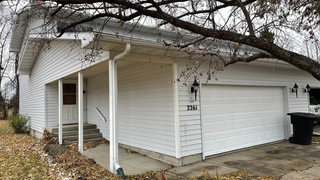 Building Photo - 2261 Springbrook Ct