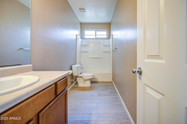 Foto del edificio - 6826 W Charter Oak Rd