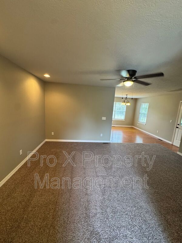 Foto del edificio - 740 E Gallup Hill Rd