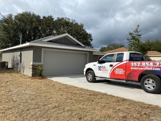 Foto del edificio - 3/2/2 Silver Spring Shores **Won't Last***