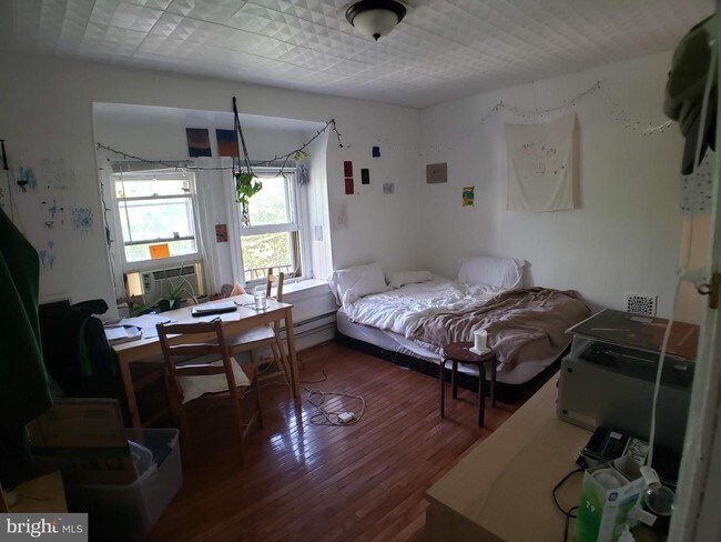 Building Photo - 408 S 45th St