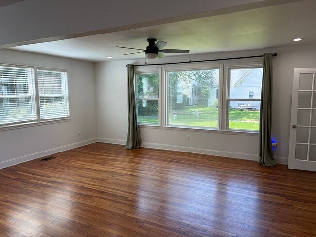 Living room - 46 Wren St