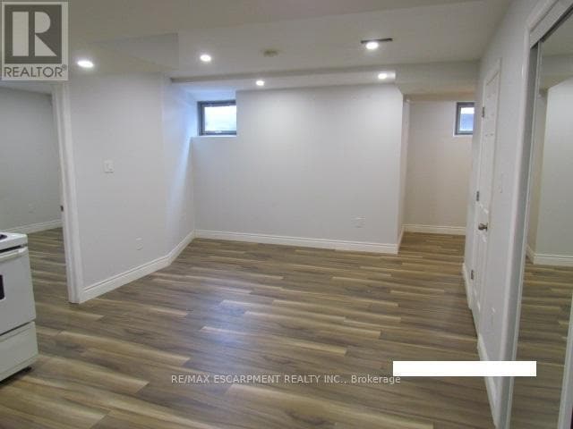 Photo du bâtiment - 5542 Twelve Mile Trail