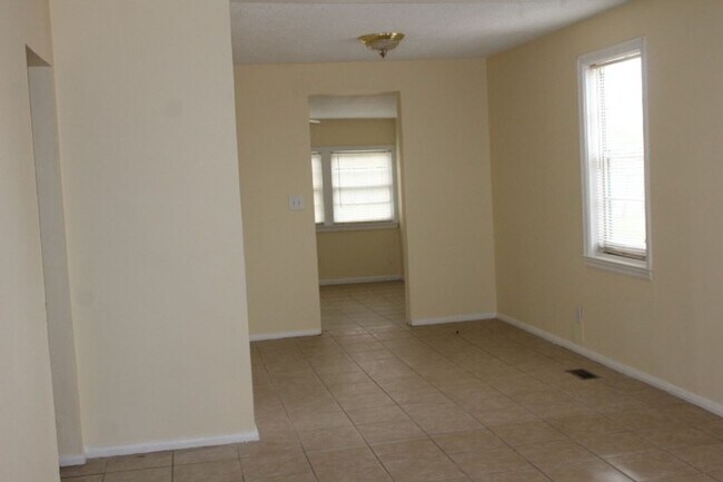 Foto del edificio - Home Centrally Located in Marianna, FL