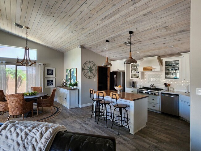 Building Photo - Amazing Fully Furnished Rental with Pool & Spa