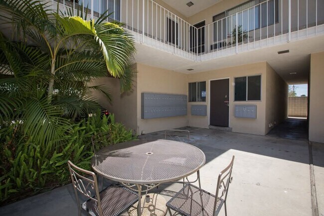 Foto del interior - LOVELY 1BED Near Valley College! -- GREAT LOCATION!!! $1,000 Deposit (OAC)