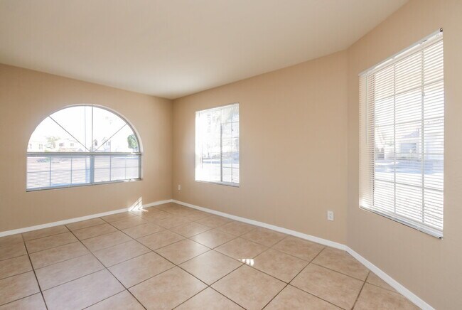 Foto del edificio - 969 E Elgin St