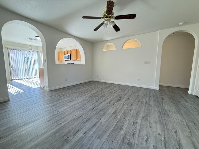 Building Photo - 9645 Bandera Creek Ave