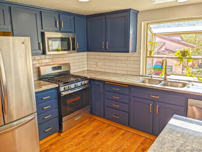 Building Photo - 5359 Aztec Dr