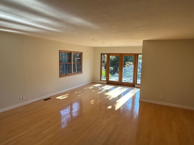 Foto del edificio - Charming Home For Rent -761 Nash Ave, Menlo Park- Great neighborhood!