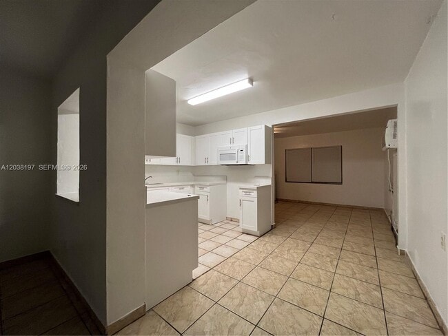 Building Photo - 6543 SW 28th St